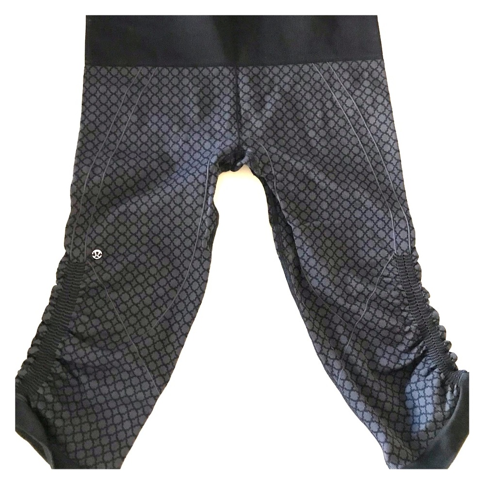 Lululemon crop leggings. Size 8. Black/Dark grey